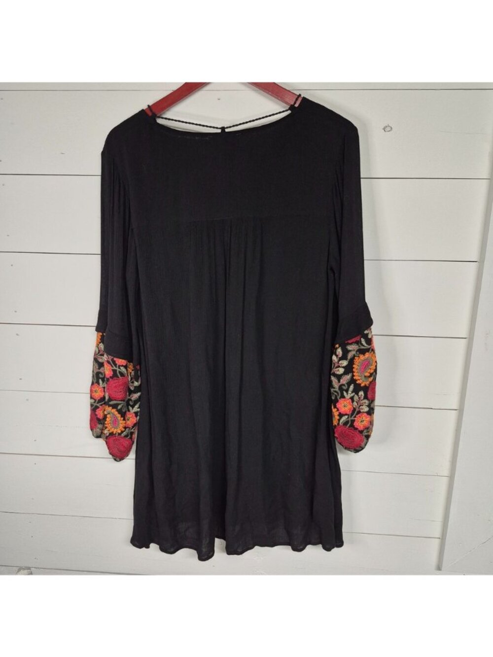 Entro Women's Black Boho Dress With Embroidered Floral Sleeves - Picture 5 of 8